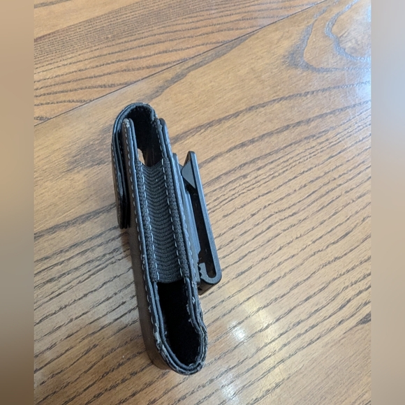 Leather Phone Case, Holster for BlackBerry phone. Clip works. - Picture 5 of 5